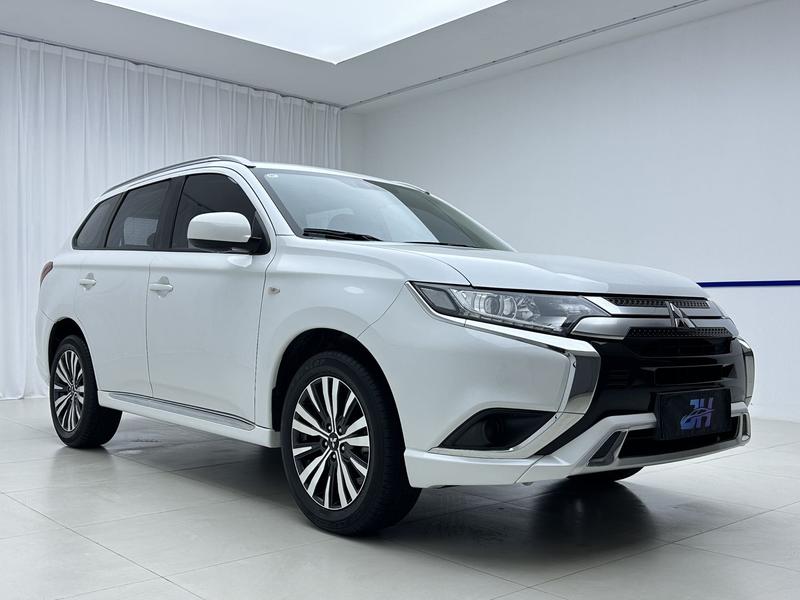 Mitsubishi Outlander, 2022 — фото 3 из 12