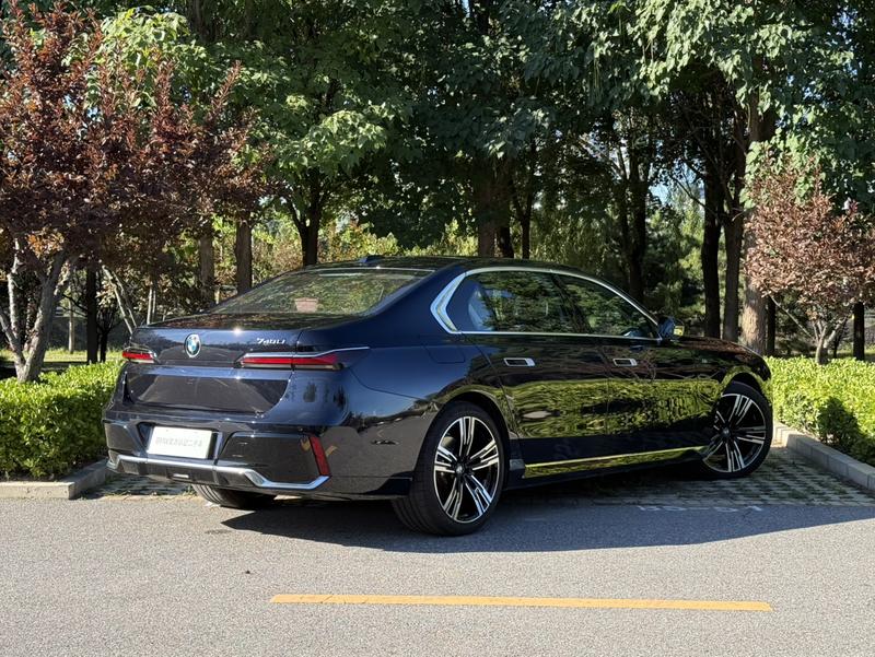 BMW 7 Series, 2025 — фото 5 из 11