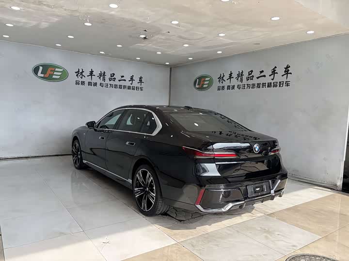 BMW 7 Series, 2024 — фото 7 из 9