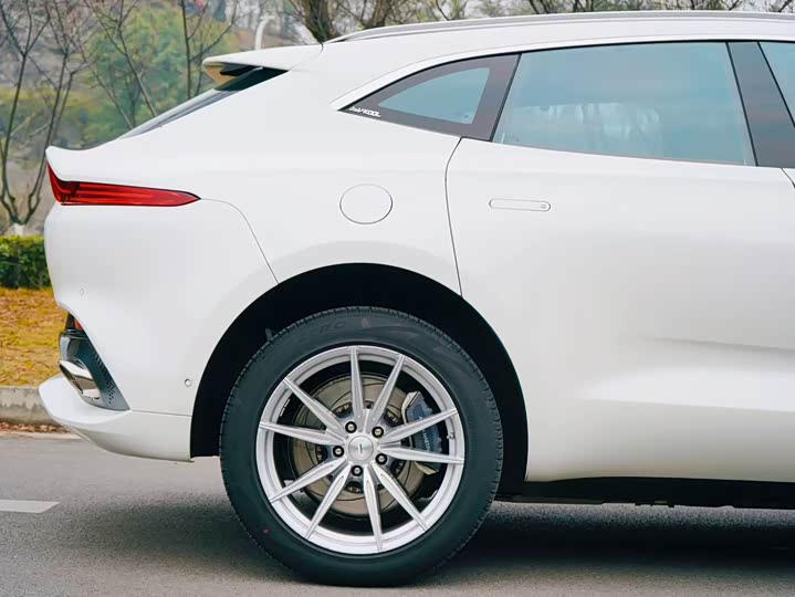 Aston Martin DBX, 2022 — фото 7 из 9