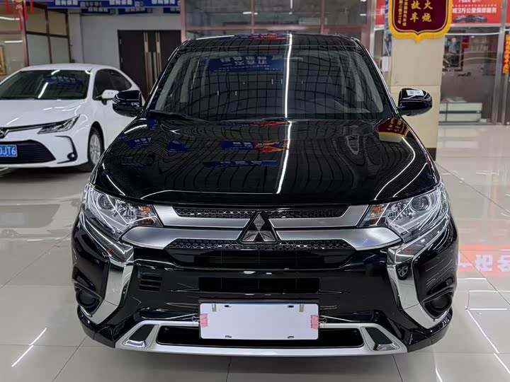 Mitsubishi Outlander, 2021 — фото 2 из 9