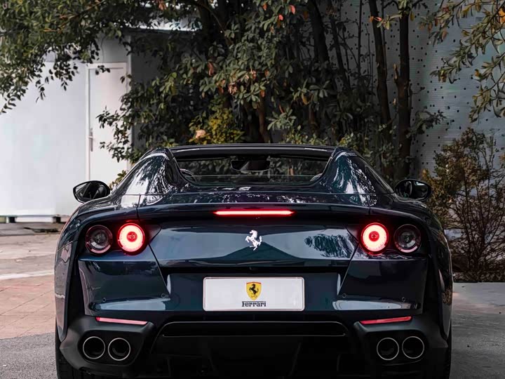 Ferrari 812, 2022 — фото 9 из 9