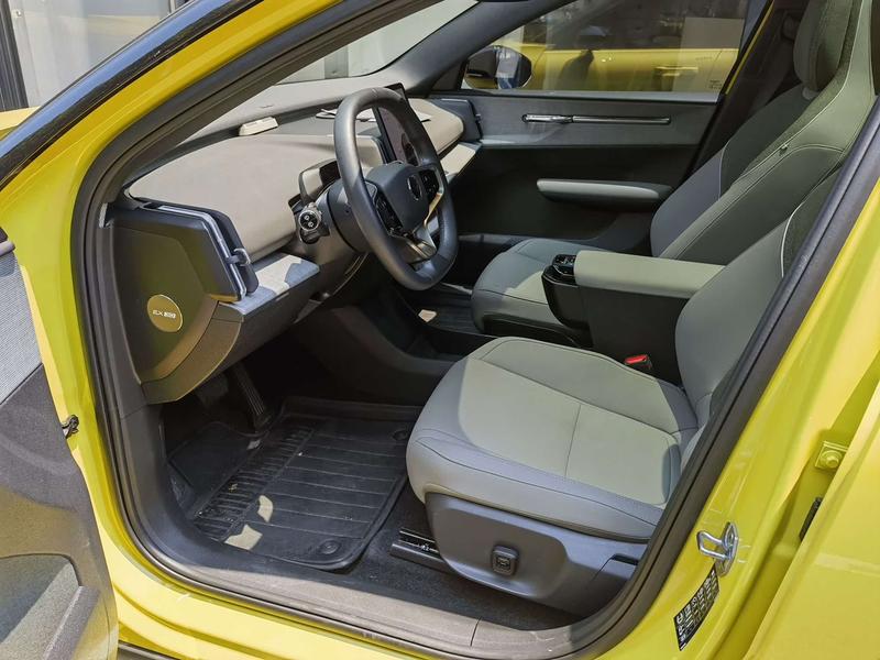 Volvo EX30, 2024 — фото 7 из 11