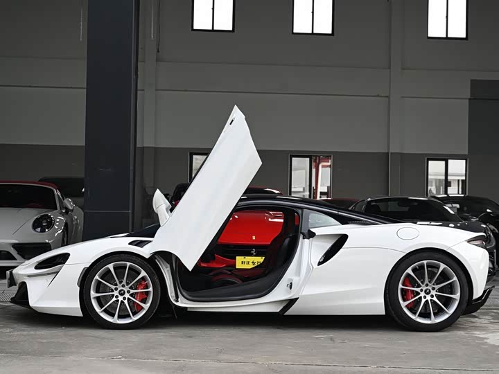 McLaren Artura, 2024 — фото 3 из 9