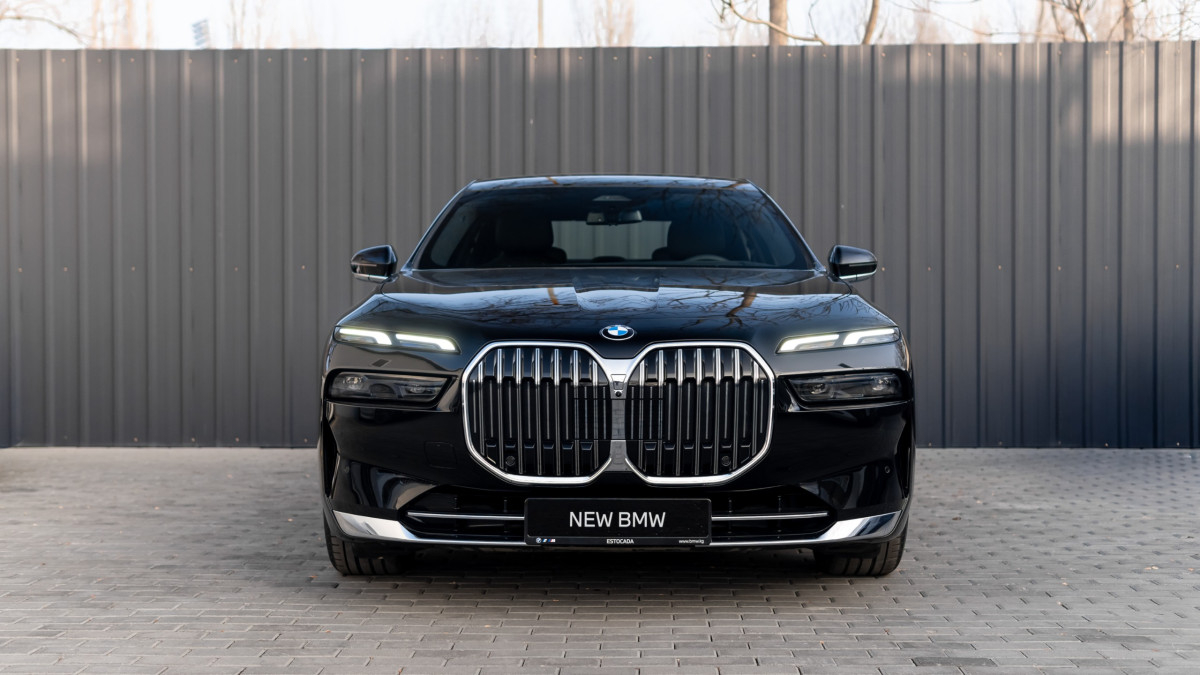 BMW 7 Serii, 2025 — фото 2 из 10