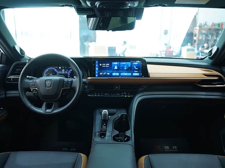 Toyota Crown SportCross, 2023 — фото 7 из 9
