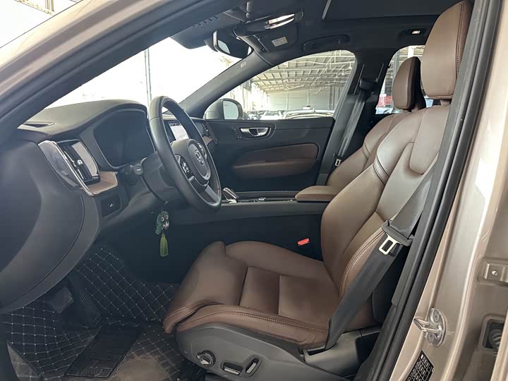 Volvo XC60, 2024 — фото 6 из 9