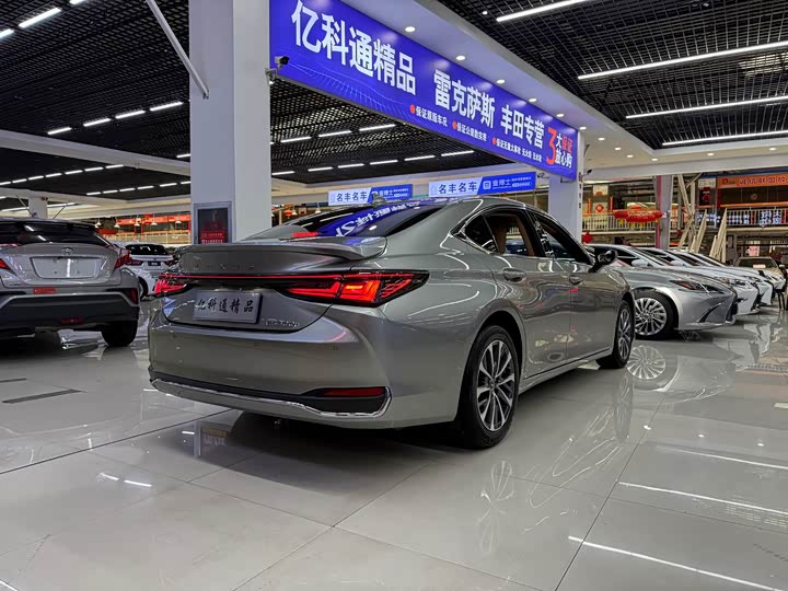 Lexus ES, 2025 — фото 6 из 9