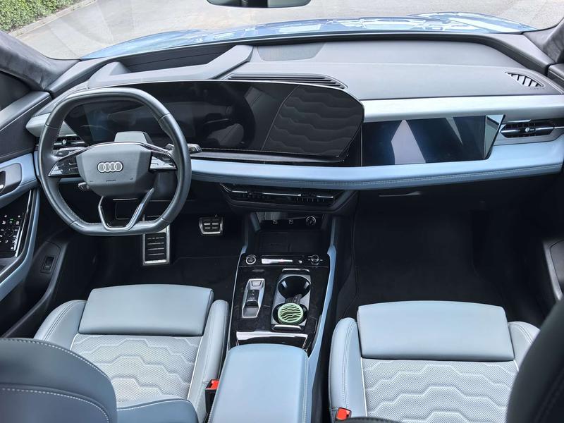 Audi Q6L e-tron, 2025 — фото 6 из 9