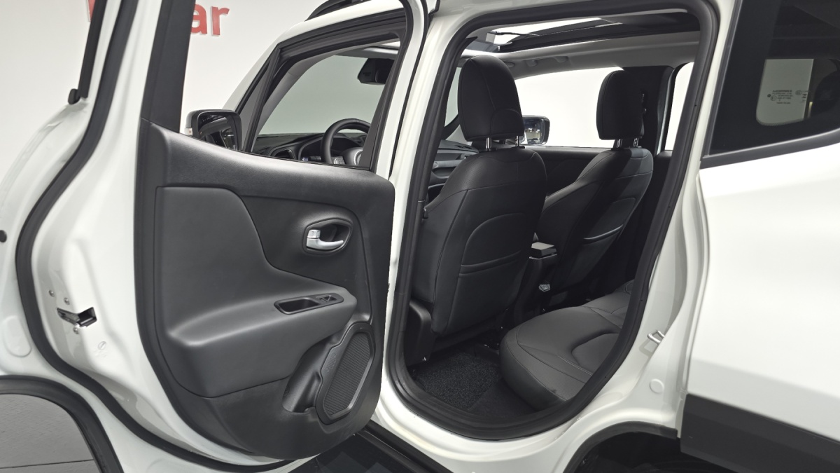 Jeep Renegade, 2023 — фото 11 из 12
