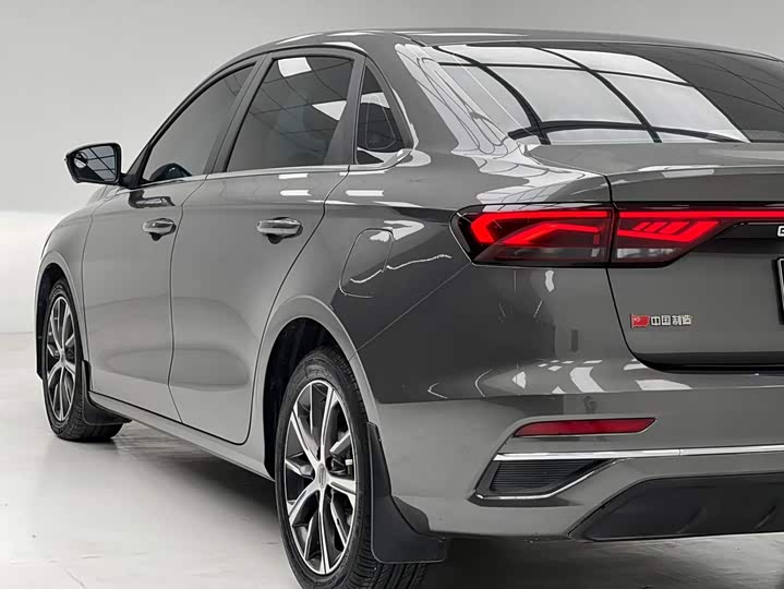 Geely Emgrand, 2021 — фото 4 из 9