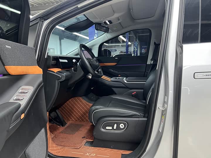 XPeng X9, 2023 — фото 8 из 9