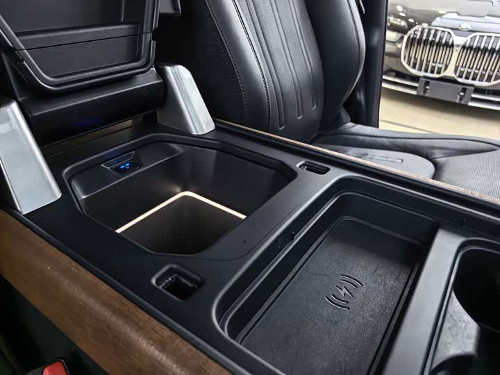 Land Rover Defender, 2024 — фото 8 из 9