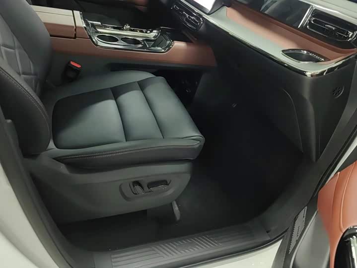 GAC Trumpchi E8, 2026 — фото 8 из 9