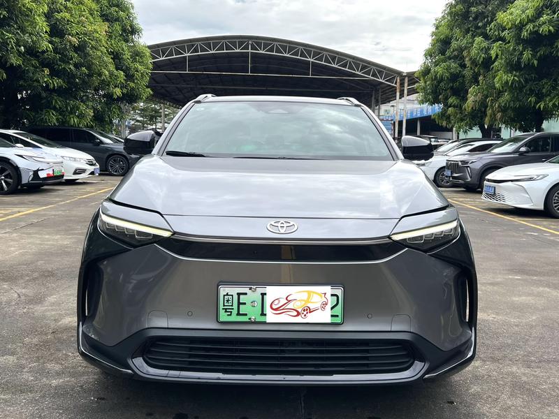 Toyota bZ4X Platinum, 2024 — фото 2 из 11