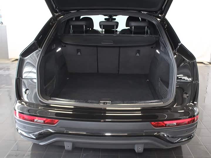 Audi Q5L Sportback, 2024 — фото 7 из 9