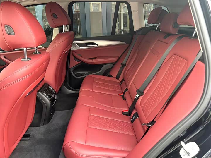 BMW iX3, 2025 — фото 7 из 9