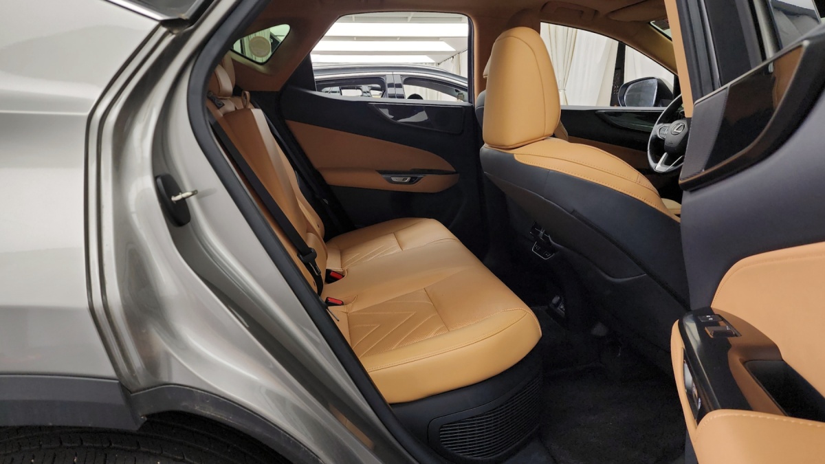 Lexus NX, 2022 — фото 11 из 12