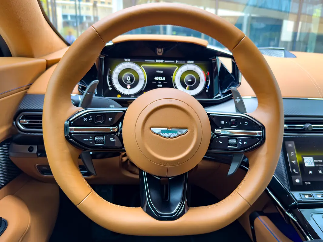 Aston Martin Vantage, 2025 — фото 10 из 10