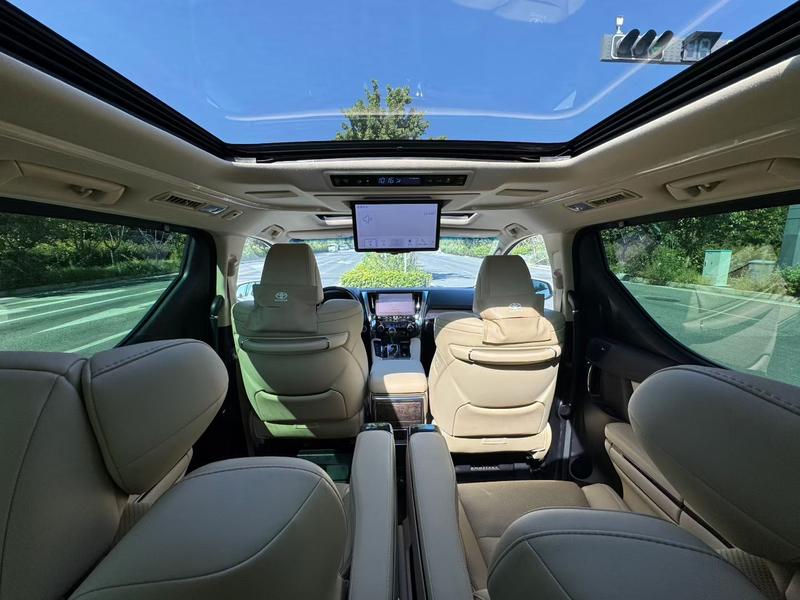 Toyota Vellfire, 2022 — фото 9 из 10