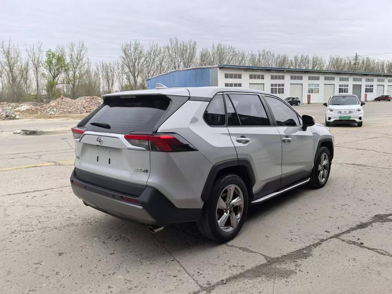 Toyota RAV4, 2022 — фото 6 из 11
