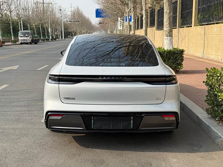 Geely Galaxy E8, 2024 — фото 4 из 9