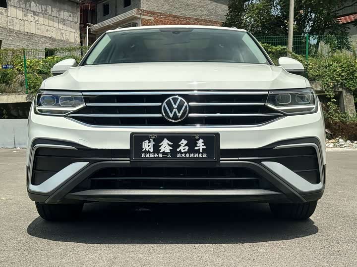 Volkswagen Tiguan L Pro, 2023 — фото 2 из 9