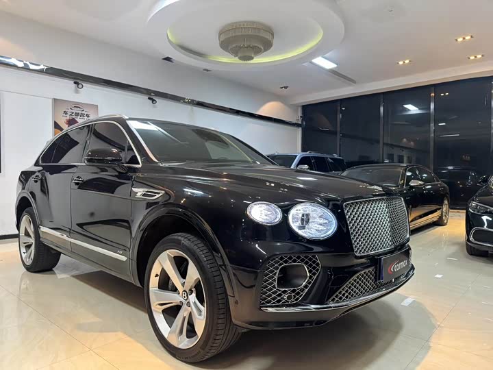 Bentley Bentayga, 2022 — фото 3 из 9