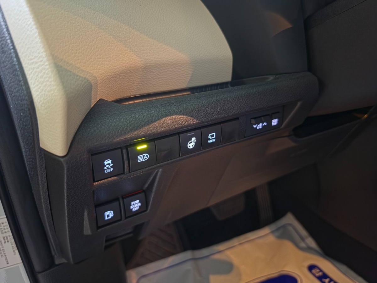 Toyota Sienna, 2025 — фото 11 из 12