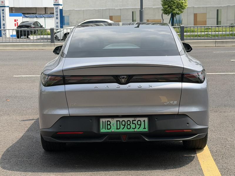 BAIC Arcfox Alpha S5, 2025 — фото 6 из 12