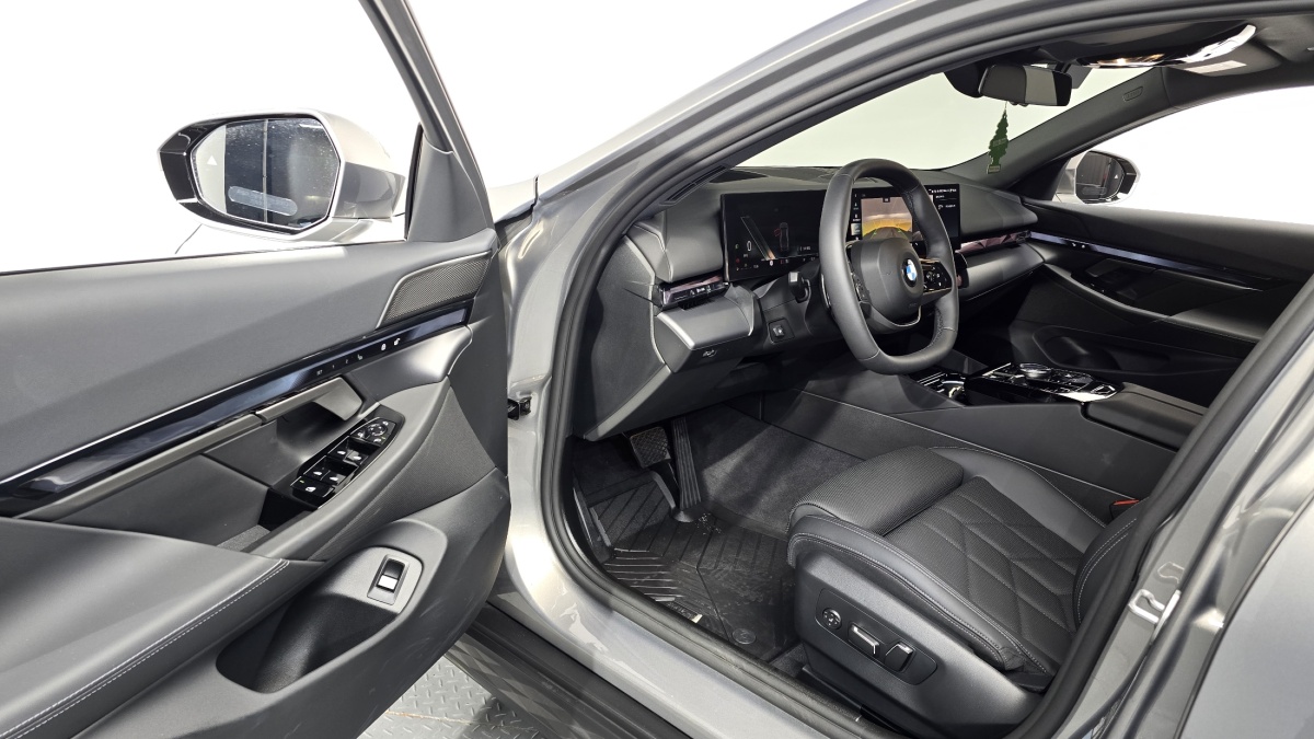 BMW 5 Series, 2025 — фото 9 из 12