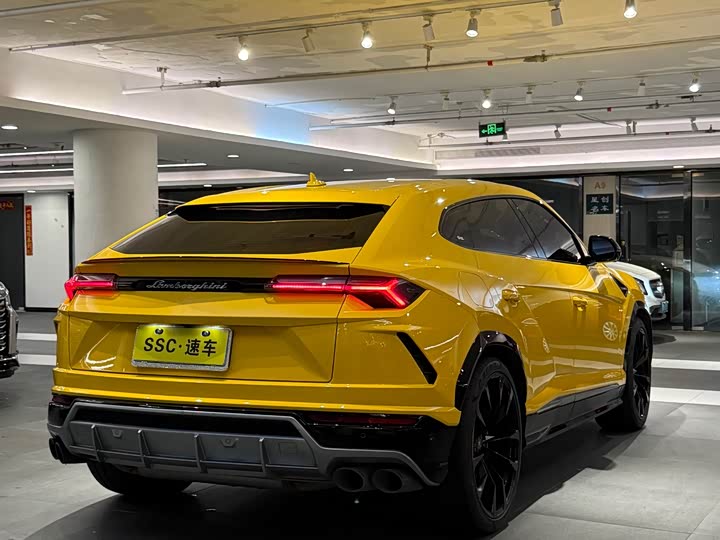 Lamborghini Urus, 2022 — фото 6 из 9