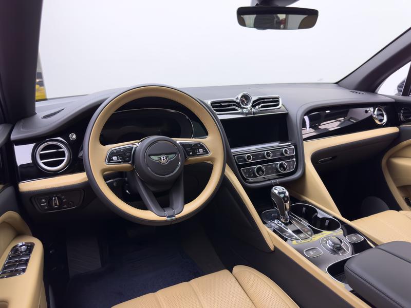 Bentley Bentayga, 2023 — фото 8 из 12