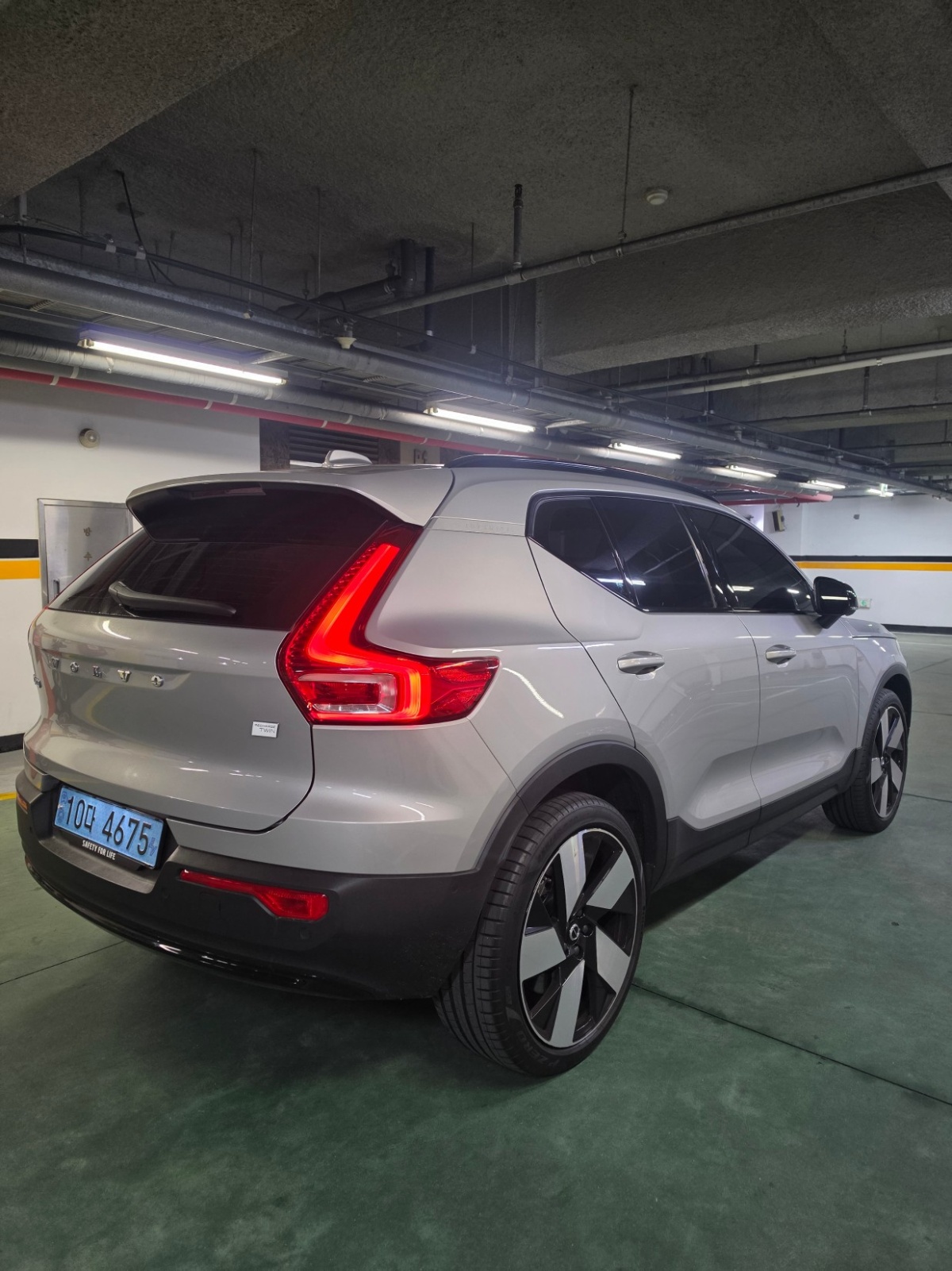 Volvo XC40, 2023 — фото 2 из 12