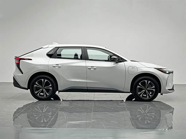 Toyota bZ4X Platinum, 2026 — фото 7 из 9