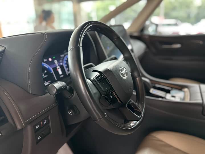 Toyota Alphard, 2023 — фото 9 из 9