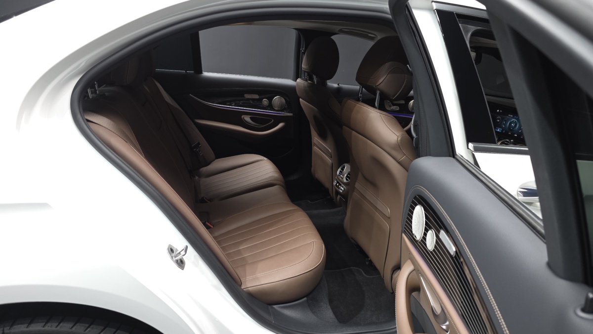 Mercedes-Benz E-Class, 2023 — фото 12 из 12