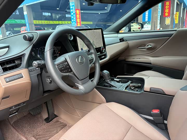 Lexus ES, 2025 — фото 4 из 9