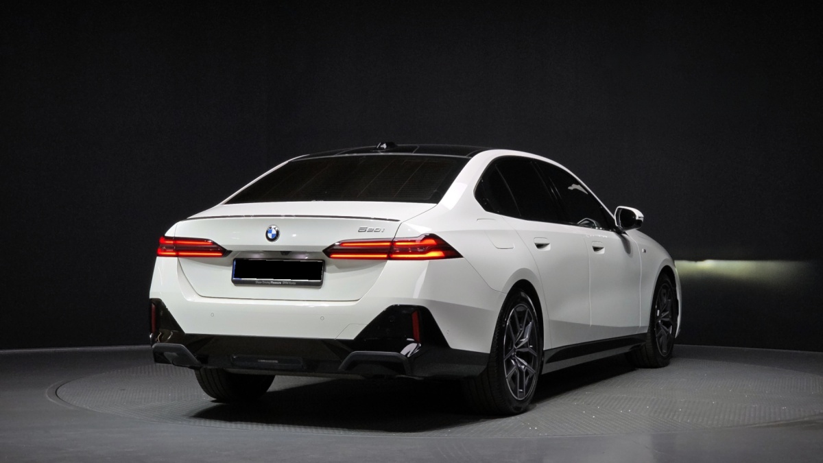 BMW 5 Series, 2023 — фото 2 из 12