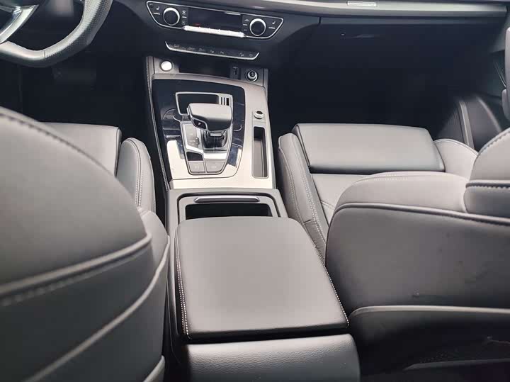 Audi Q5L, 2023 — фото 8 из 9