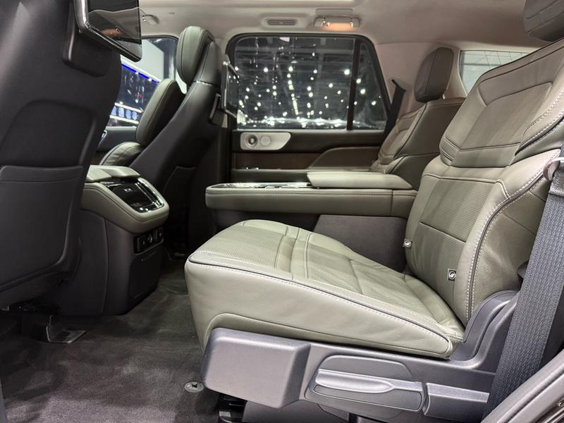Lincoln Navigator, 2024 — фото 10 из 11