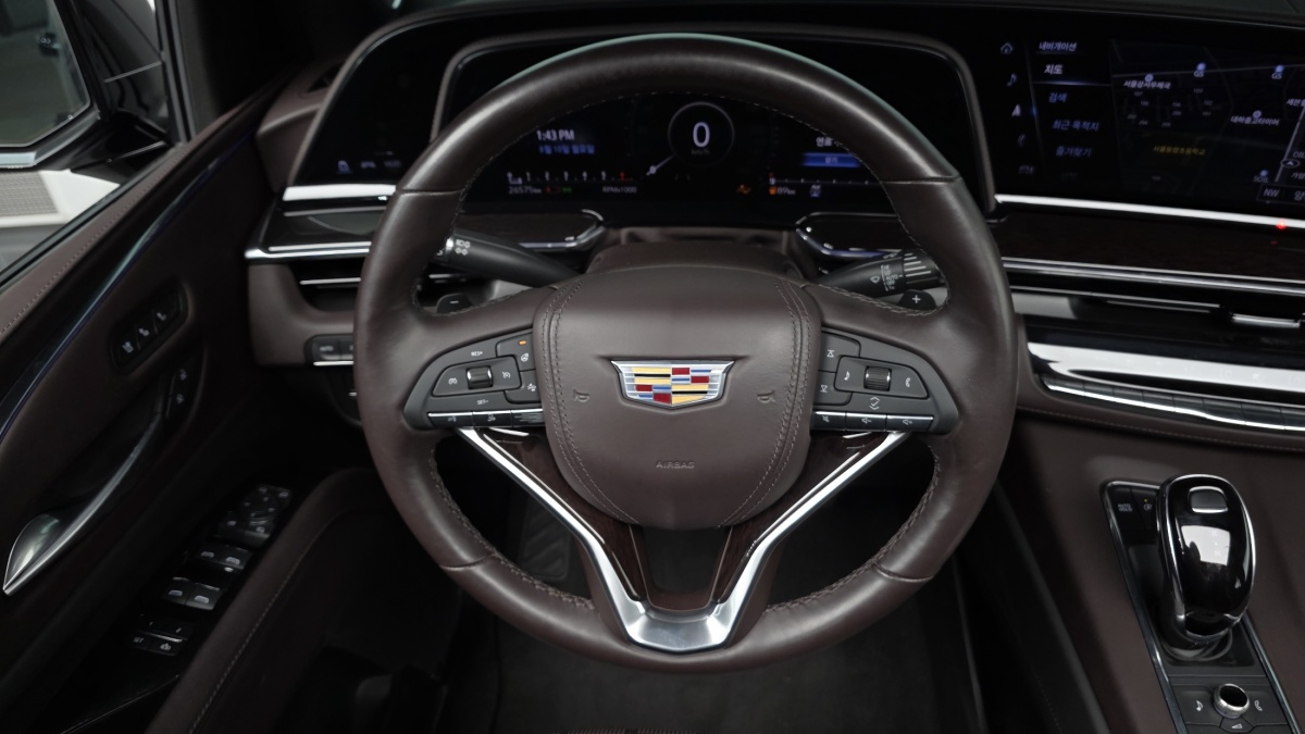 Cadillac Escalade, 2023 — фото 12 из 12