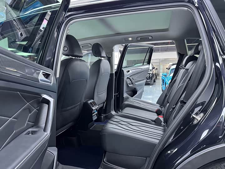 Volkswagen Tiguan L Pro, 2023 — фото 6 из 9
