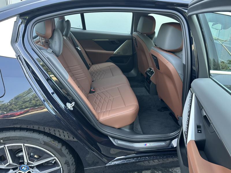 BMW i5, 2025 — фото 8 из 9