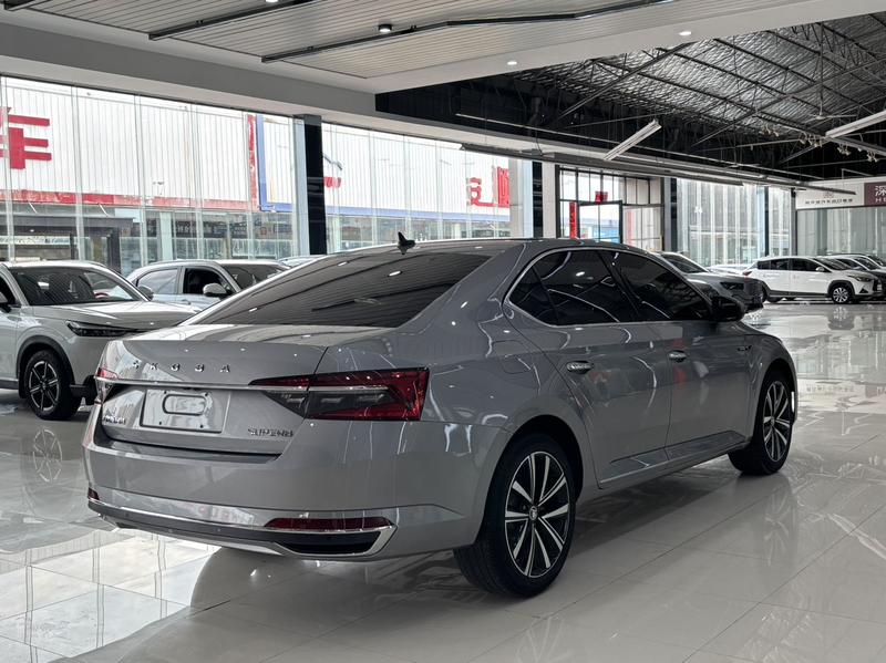 Skoda Superb, 2023 — фото 5 из 12