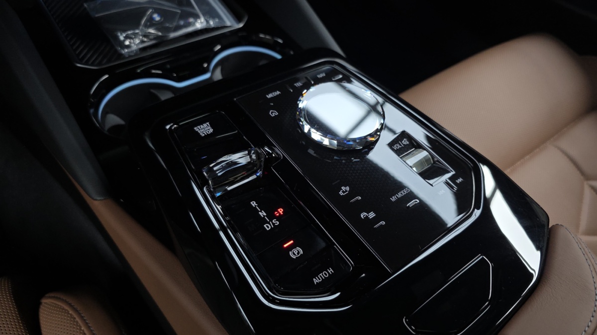 BMW 5 Series, 2025 — фото 8 из 12