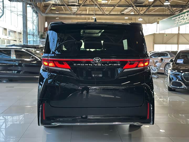 Toyota Vellfire, 2024 — фото 5 из 9