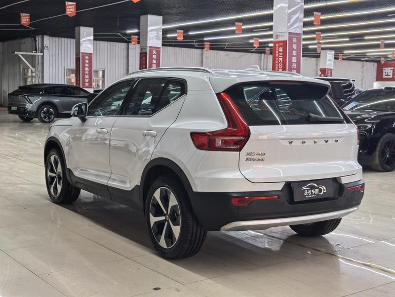 Volvo XC40, 2024 — фото 4 из 10