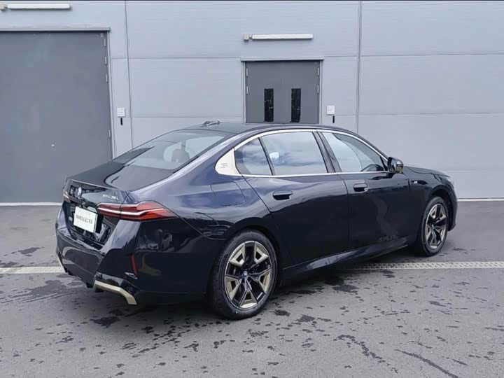 BMW i5, 2025 — фото 4 из 9