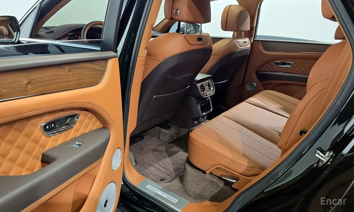 Bentley Bentayga, 2023 — фото 11 из 12